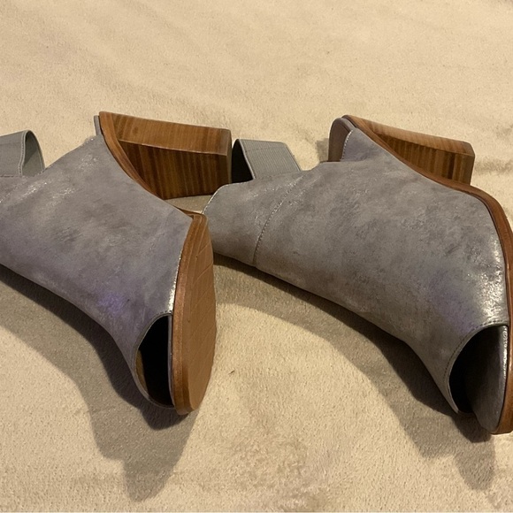 DONALD Pliner Khloe Metallic Silver Peep Toe Sandals Booties S… - Picture 3 of 7